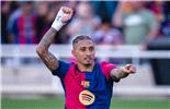 الهلال السعودي يغري رافينيا قائد برشلونه بعرض جديد