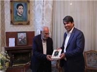 حضور استاندار کرمان در منزل شهيد سرافراز محمدرضا فدايي
