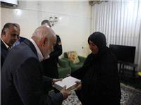 ديدار استاندار خوزستان با خانواده شهيد ايذه‌اي