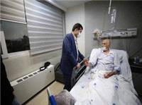 عيادت وزير ورزش و جوانان از عنايت‌الله آتشي، چهره ماندگار بسکتبال ايران