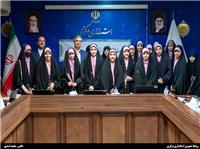 نشست صميمي استاندار مرکزي با دختران نوجوان و جوان برگزار شد
