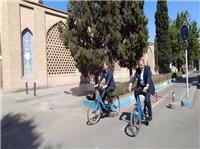استاندار اصفهان دوچرخه خود را به خيابان‌ها آورد