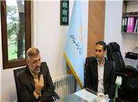 دکترنوبخت فرماندار مرکز استان با اهداي شاخه گل به همکاران بنياد مسکن خداقوت و سالروز تأسيس اين نهاد راتبريک گفت