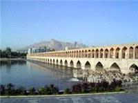 طوفان و تندباد در اصفهان شدت مي‌گيرد