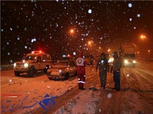 امدادرسانی به گرفتار شدگان در کولاک توسکستان/ توزیع پتو و غذا به درراه ماندگان