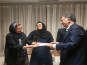 سرپرست دانشگاه به همراه مسئول نهاد نمايندگي مقام معظم رهبري در دانشگاه ، مشاور استاندار در امور ايثارگران، با خانواده شهيد دکتر محمدرضا سميعي ديدار کردند.