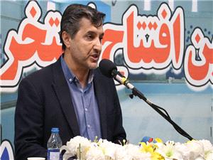 تبدیل زمین‌های خاکی تبریز به چمن مصنوعی