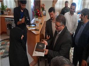 ديدار  رئيس سازمان پزشکي قانوني کشور  با  خانواده شهيد مدافع حرم عباسعلي عليزاده