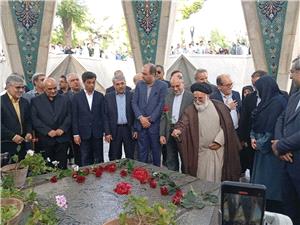 گلباران مقبره حکيم عمر خيام نيشابوري