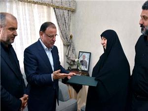 ديدار استاندار گلستان با خانواده شهيد «حاج حسين باباکردي»