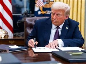 ترامب يرفع الرسوم الجمرکيه على الصين إلى 125% ويمنح الدول "فرصه للتفاوض"