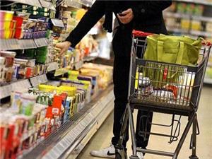 برخی فروشندگان با سوءاستفاده از شایعات گرانی، کالای اساسی را عرضه نمی‌کنند