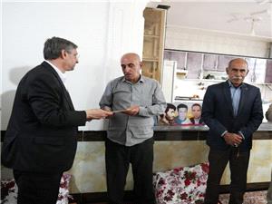 استاندار لرستان، ميهمان خانواده شهيد