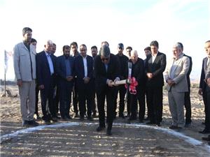 کلنگ‌زني کارخانه يک ميليون تني گندله سادات سيريز