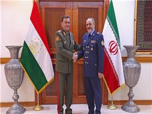تأکید وزیر دفاع بر توسعه همکاری‌های دفاعی بین ایران و تاجیکستان