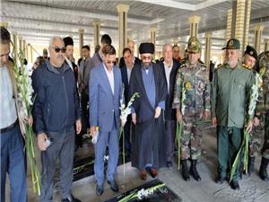 مزار مطهر شهداي زنجان گلباران شد