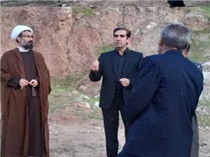 بازديد ميداني فرماندار از بهسازي مسير جاده دسترسي روستاي داربلوط به چم شير