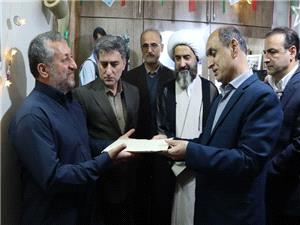ديدار استاندار گيلان با خانواده شهيد عشوري