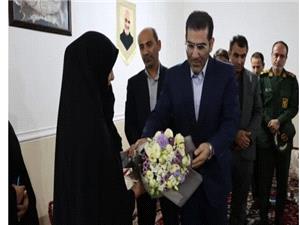 خانواده شهيد حسن محمدزاده در خورموج تجليل شد