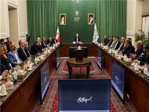 جامعه کارگري با مشکلات معيشتي دست و پنجه نرم مي‌کند/ کارگران بايد امنيت شغلي داشته باشند/ دولت سهم سازمان تأمين اجتماعي را به‌موقع پرداخت کند