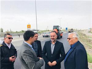 بازديد فرماندار اروميه و معاون عمراني استاندار از پروژه بهسازي جاده دريا