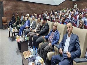 تقدير فرماندار ازنا در روز کارگر از کارگران نمونه