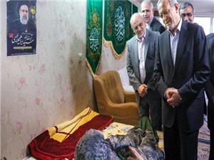 رئیس جمهور به دیدار مادر شهید رئیسی رفت