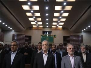 ورود رئيس جمهور به مشهد مقدس