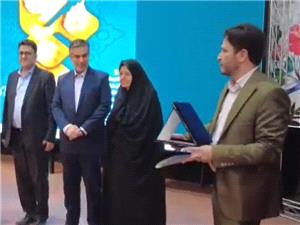 اداي احترام استاندار مرکزي به اولين معلم زندگي، "مادر"