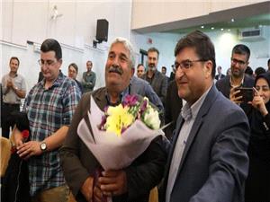 استاندار چهارمحال و بختياري از معلم کلاس اول ابتدايي خود قدرداني کرد