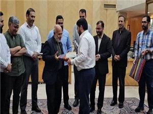 تکريم سخنگوي مجلس از دو تن از کارکنان و پيشکسوتان هيأت رئيسه قوه مقننه