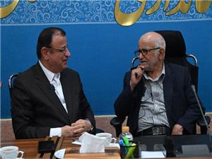 اداي احترام استاندار گلستان به معلم کلاس اولش