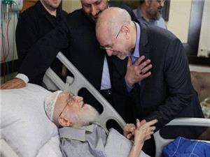 عیادت رییس مجلس از آیت الله نوری همدانی