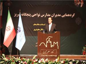 معلمان چراغ هدايت جامعه هستند