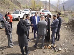 بازديد ميداني فرماندار شميرانات از جاده رانشي تلخاب