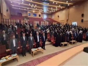 خانواده، محور تحول اجتماعي و جوانان پيشقراولان اين تغييرند
