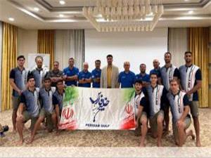 پرچم خلیج همیشه فارس در دستان ملی‌پوشان هندبال ساحلی ایران