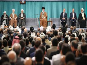 قائد الثوره: اليوم جزء من العالم الإسلامي يعاني من جراح بالغه