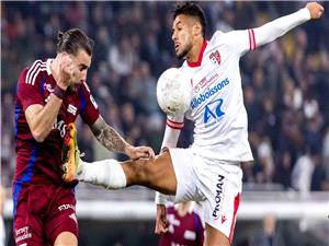 لاعب مغربي يتعرض للعنصريه من قبل مدربه الفرنسي بسبب الصيام
