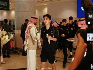 لاعب کوري جنوبي يستفز نادي الهلال السعودي ولاعبيه