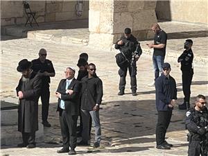 بن غفير يقتحم المسجد الأقصى والجيش الإسرائيلي ينفذ حمله اعتقالات في الضفه