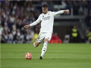 بشرط جزائي ضخم.. ريال مدريد يحصن مدافعه الواعد أسينسيو