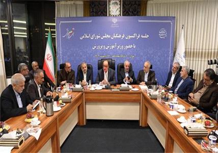حاجی بابایی: فراکسیون فرهنگیان مجلس از طرح‌ها و لوایح آموزش و پرورش حمایت می‌کند/ منادی: تورم بر افزایش حقوق معلمان غلبه کرده است