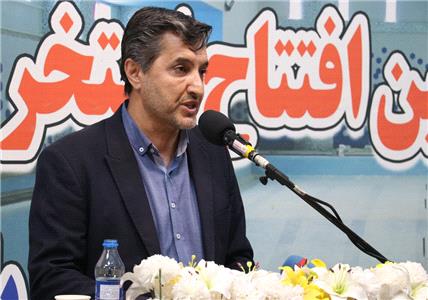 تبدیل زمین‌های خاکی تبریز به چمن مصنوعی