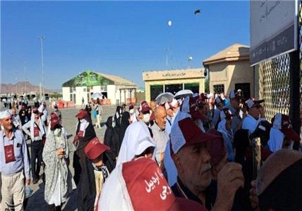 عوده الحجاج الإیرانیین إلى البلاد عبر الحدود البریه مع العراق