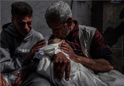 قتلى وجرحى بقصف إسرائیلی لمناطق متفرقه فی قطاع غزه